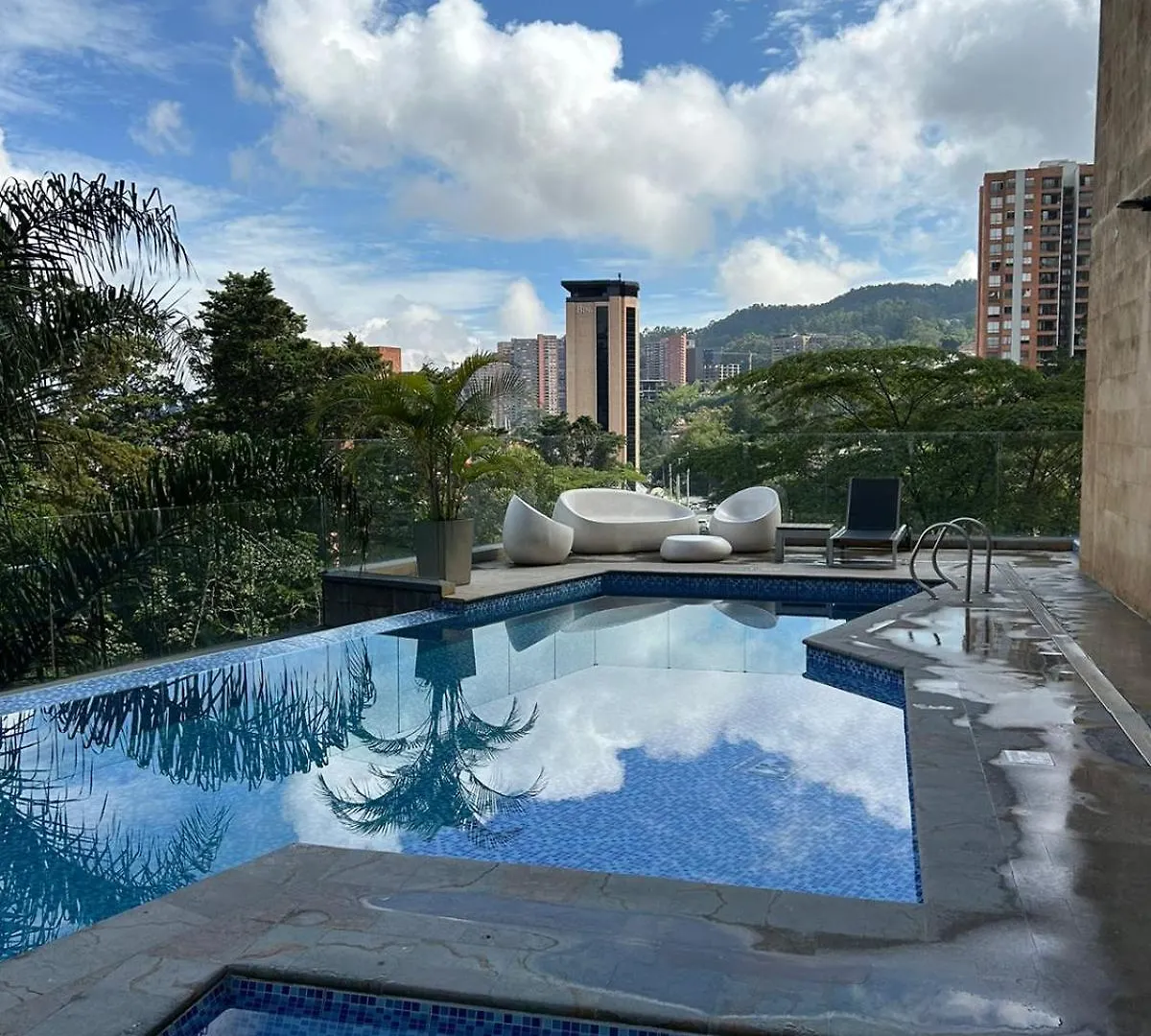 Great View Apartment In El Poblado Medellín